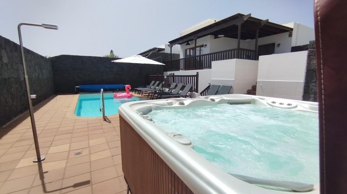 Stylish 6 Bedroom Villa Princesa - Hot Tub - Heated Pool - Near Beach & Waterparks Коста Бланка Экстерьер фото